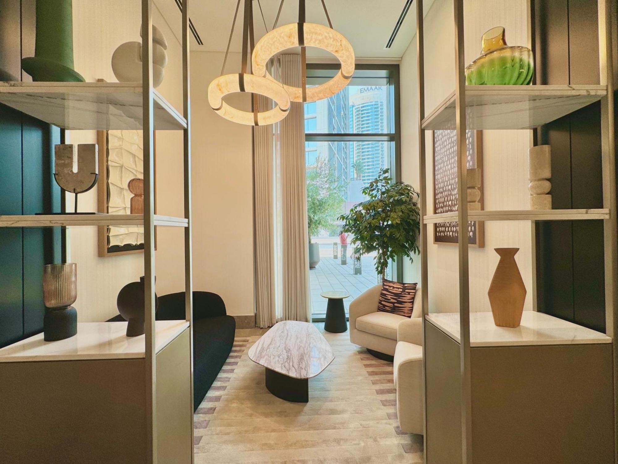 Vakantiehuis Modern 2br Near Mall & Burj Khalif *
