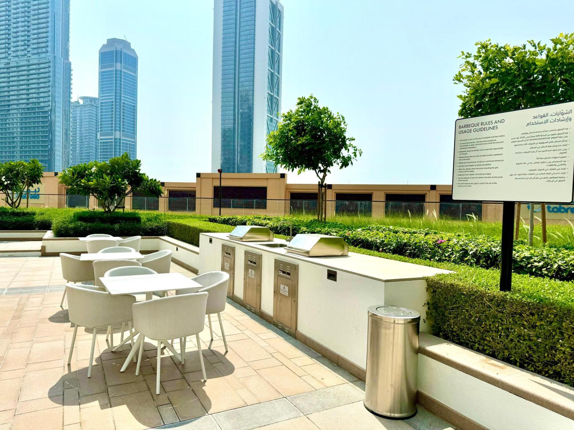 Vakantiehuis Modern 2br Near Mall & Burj Khalif Dubai